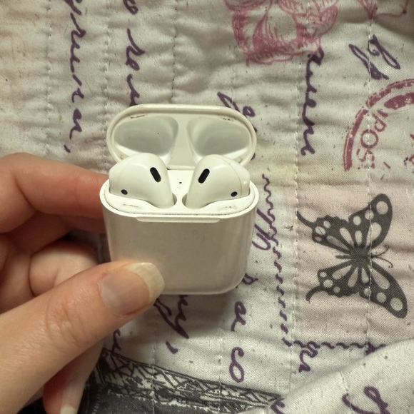 Apple AirPods - Picture 2 of 2